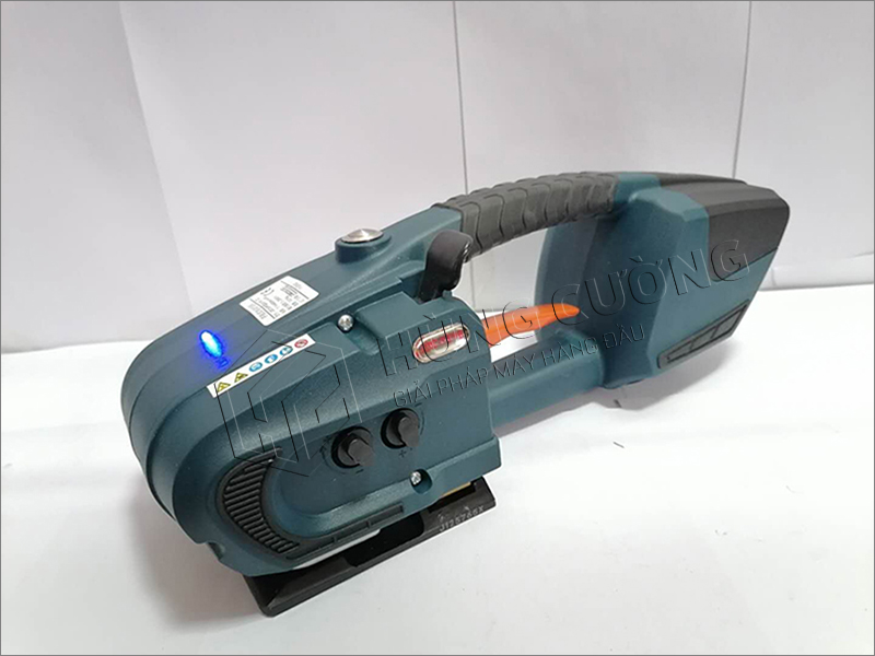 May-dai-day-nhua-cam-tay-dung-pin-jdc13-16 (2)