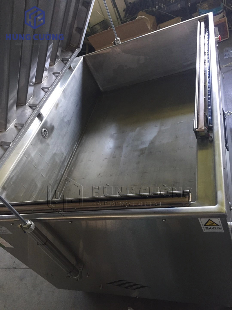 May-dong-goi-hut-chan-khong-1-buong-dz-1000t (3)