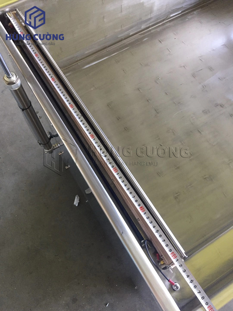 May-dong-goi-hut-chan-khong-1-buong-dz-1000t (9)