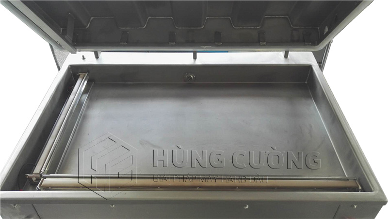 May-dong-goi-hut-chan-khong-1-buong-dz-700t (1)