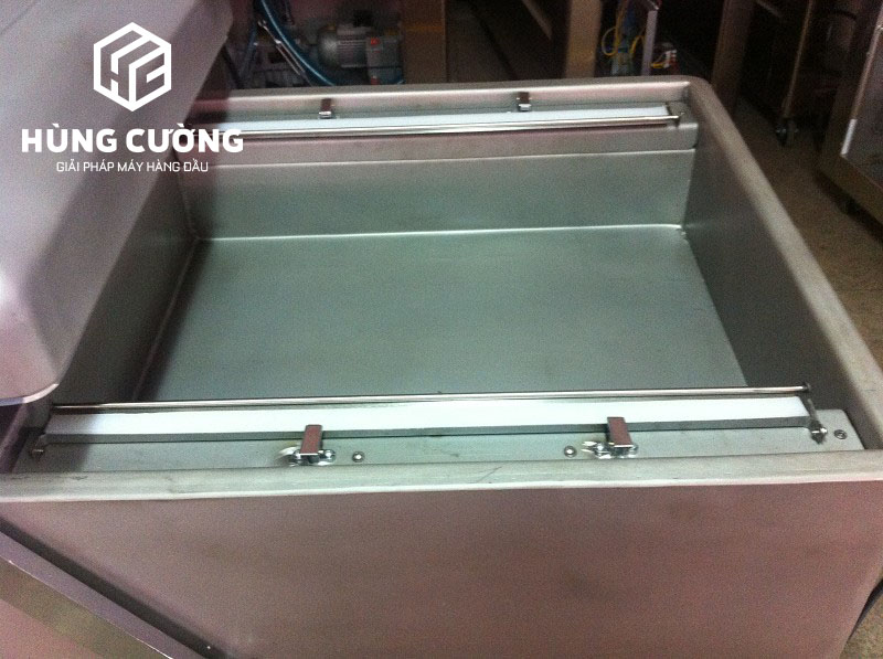 May-dong-goi-hut-chan-khong-dz-400-2sb (1)