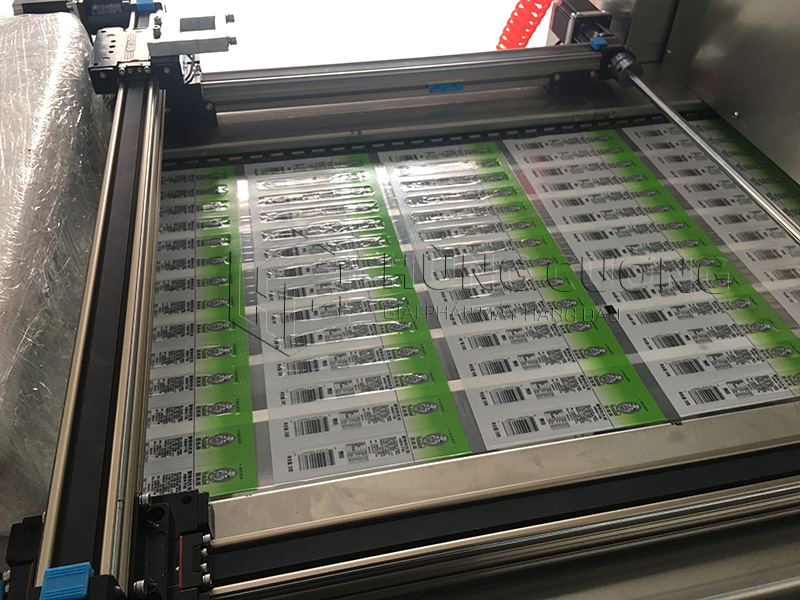 May-dong-goi-hut-chan-khong-nhiet-dinh-hinh-xuc-xich (4)