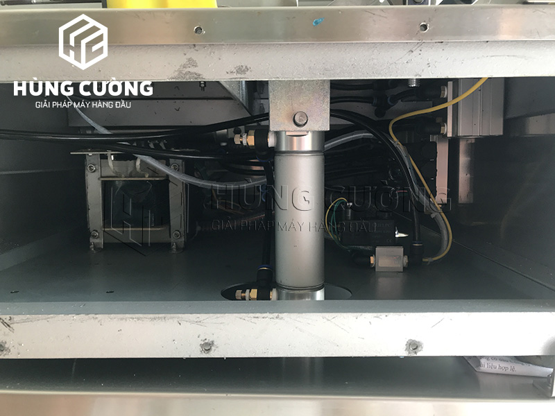 May-dong-goi-hut-chan-khong-voi-ngoai-chan-cao-dzq-800ot (18)