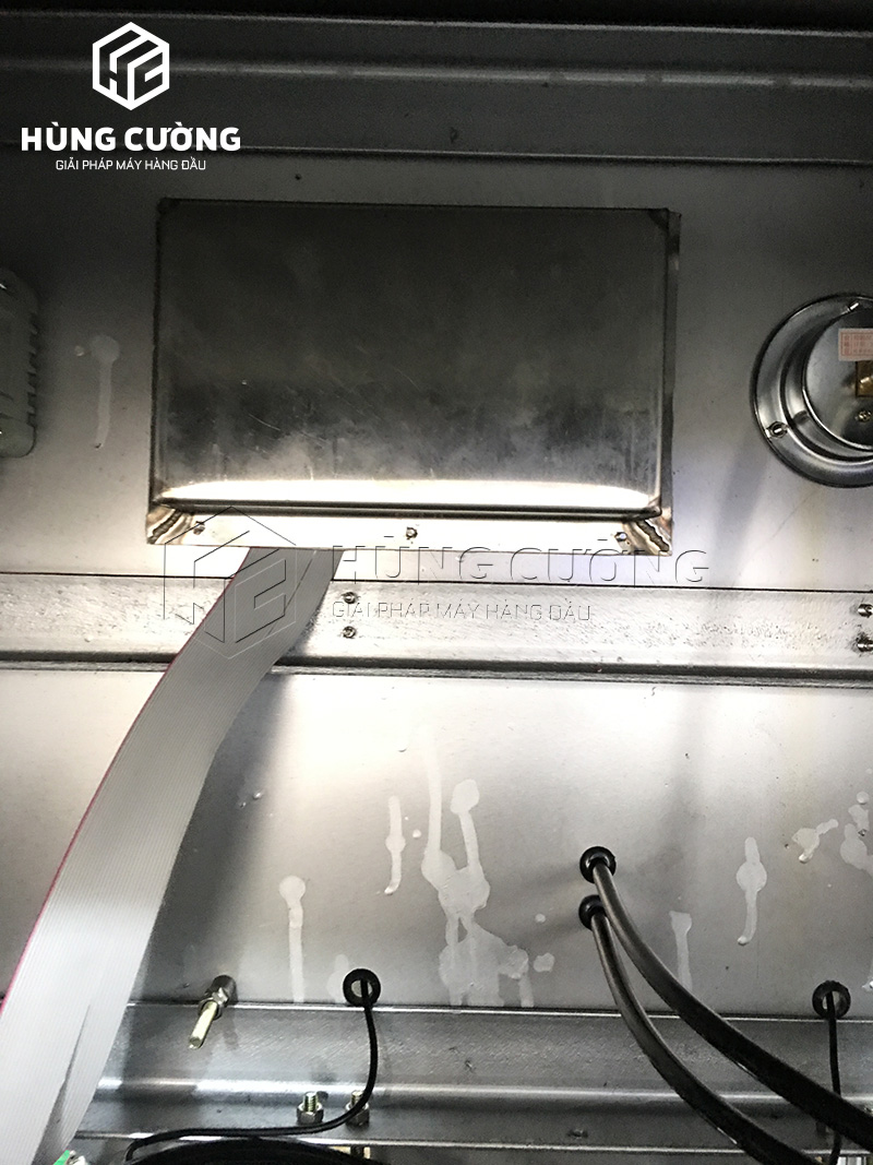 May-dong-goi-hut-chan-khong-truc-dung (11)