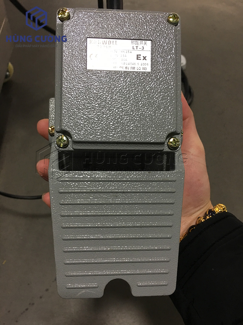 May-dong-goi-hut-chan-khong-truc-dung (4)