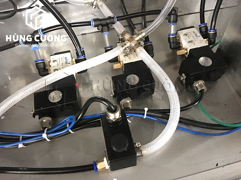 May-dong-goi-hut-chan-khong-truc-dung (9)