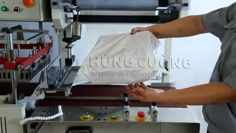 May-cat-han-kin-bao-bi-pe-hinh-chu-l-tu-dong-dql-5545peg  (13)