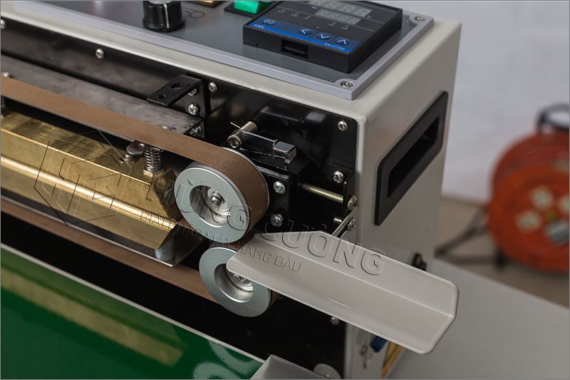 May-han-mieng-bao-bi-PE-lien-tuc-FR-1100C-phun-son (13)