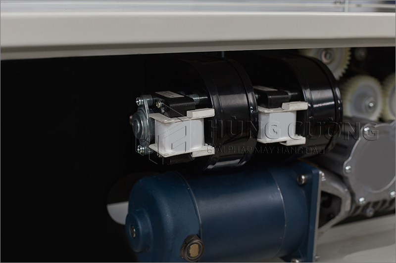 May-han-mieng-bao-bi-PE-lien-tuc-FR-1100C-phun-son (8)