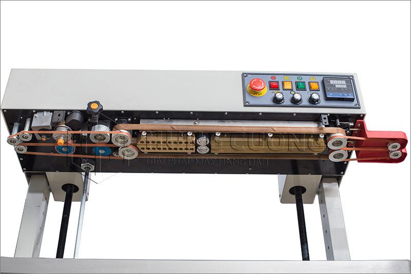 May-han-mieng-bao-bi-PE-lien-tuc-FRD-1200V-phun-son-co-in-date-dang-dung (10)