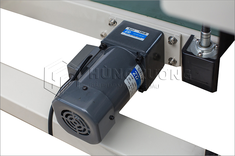 May-han-mieng-bao-bi-PE-lien-tuc-FRD-1200V-phun-son-co-in-date-dang-dung (2)