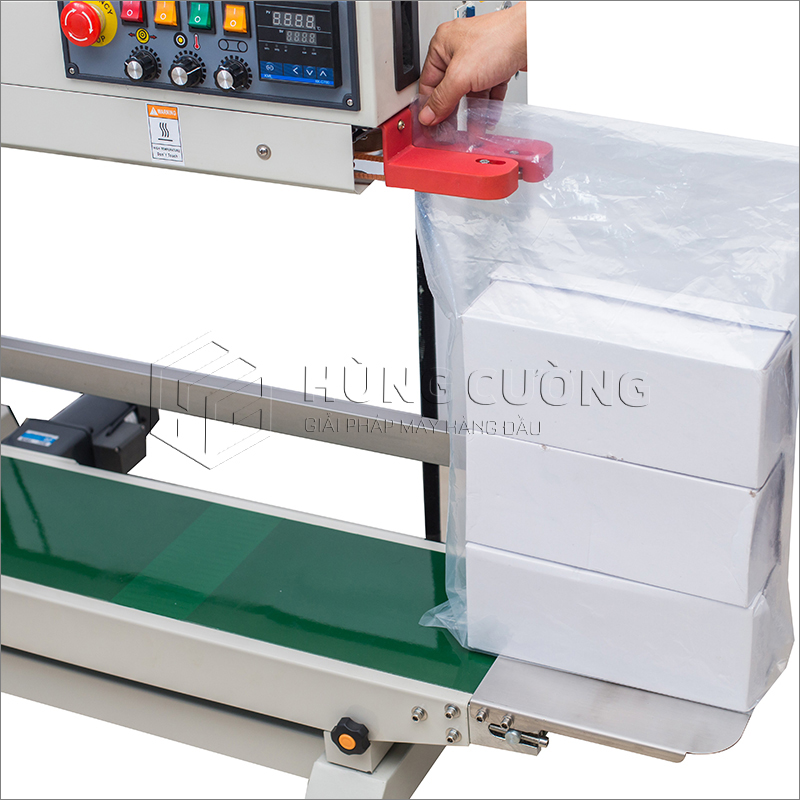 May-han-mieng-bao-bi-PE-lien-tuc-FRD-1200V-phun-son-co-in-date-dang-dung (7)