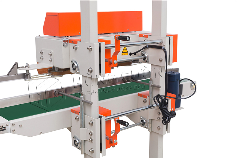 May-han-mieng-bao-bi-PE-lien-tuc-QLF-1680-phun-son-tai-trong-25kg (14)