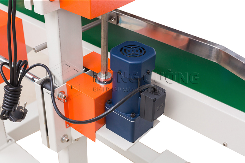 May-han-mieng-bao-bi-PE-lien-tuc-QLF-1680-phun-son-tai-trong-25kg (15)