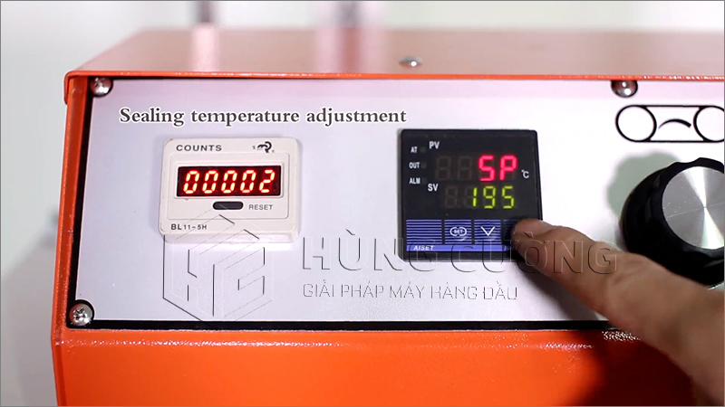 May-han-mieng-bao-bi-PE-lien-tuc-QLF-1680-phun-son-tai-trong-25kg (8)