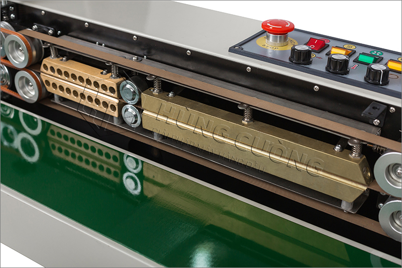 May-han-mieng-bao-bi-PE-lien-tuc-FRD-1200C-phun-son-co-in-date (16)