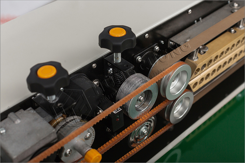 May-han-mieng-bao-bi-PE-lien-tuc-FRD-1200C-phun-son-co-in-date (2)