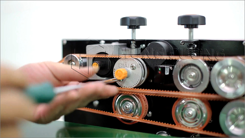 2. May-han-mieng-tui-lien-tuc-frd-1000C-Inox (6)