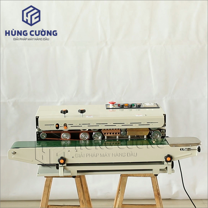 May-han-mieng-tui-lien-tuc-FRD-1000L-phun-son-co-in-date-le-16cm (12)