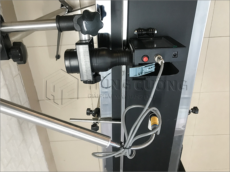 9. Bang-tai-in-date-inox-2mx0.2m