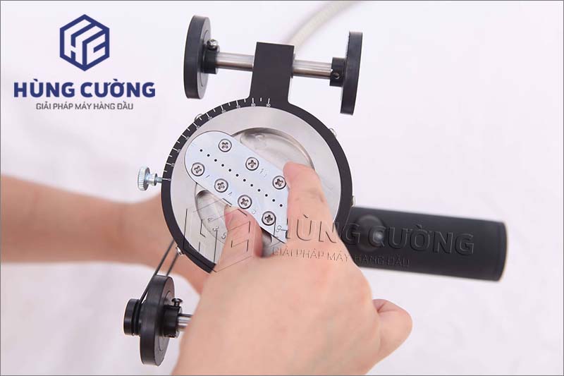 7. May-in-phun-ky-tu-size-lon-cam-tay-t500