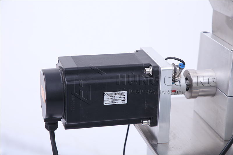 12. May-dong-goi-bot-dung-truc-vit-lpf3