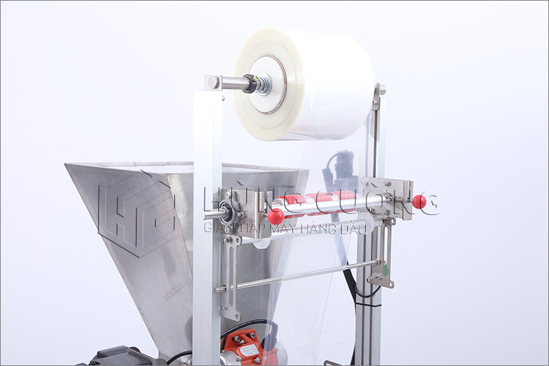 9. May-dong-goi-bot-dung-truc-vit-lpf3 