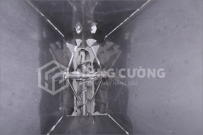 May-dong-goi-bot-dung-truc-vit-phs1500plc  (3)