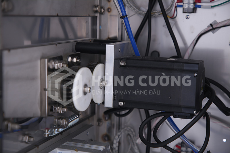 May-dong-goi-bot-dung-truc-vit-phs1500plc  (5)