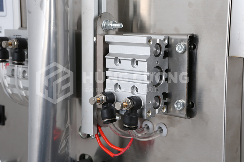 May-dong-goi-dang-set-sot-gia-vi-gs-20-piston-khi-bon-dung (10)