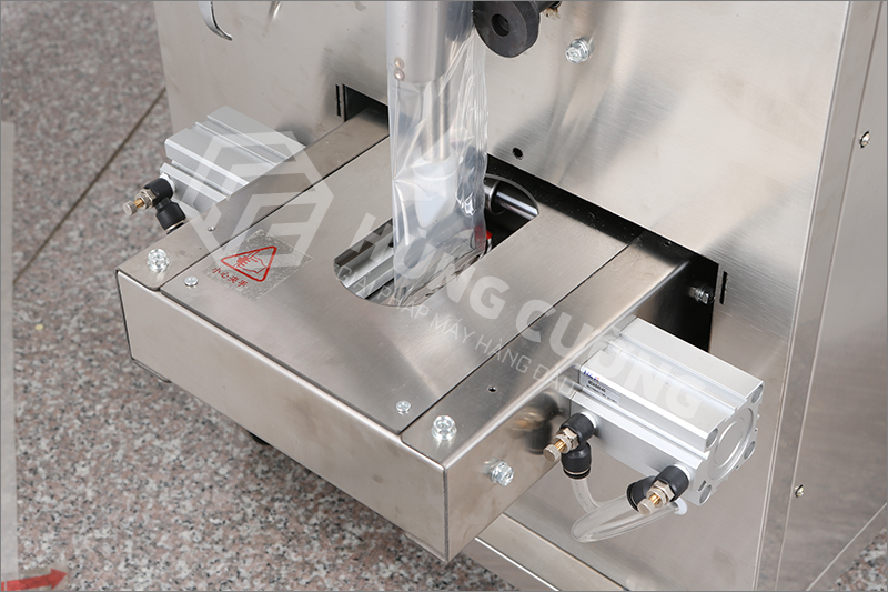 May-dong-goi-dang-set-sot-gia-vi-gs-20-piston-khi-bon-dung (11)