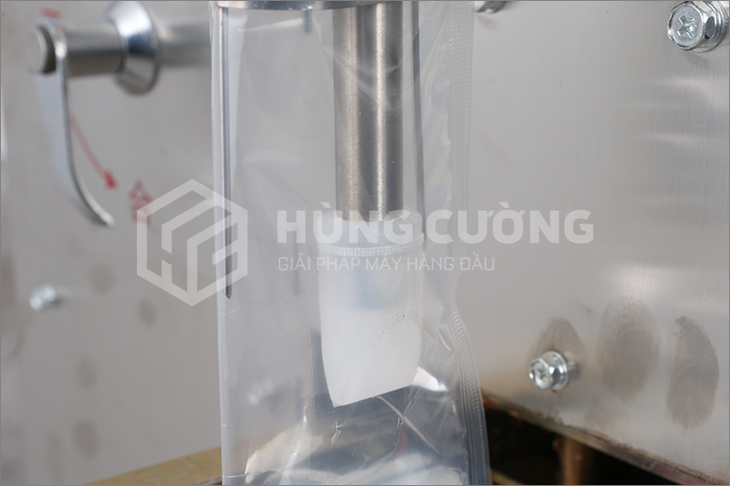 May-dong-goi-dang-set-sot-gia-vi-gs-20-piston-khi-bon-dung (15)