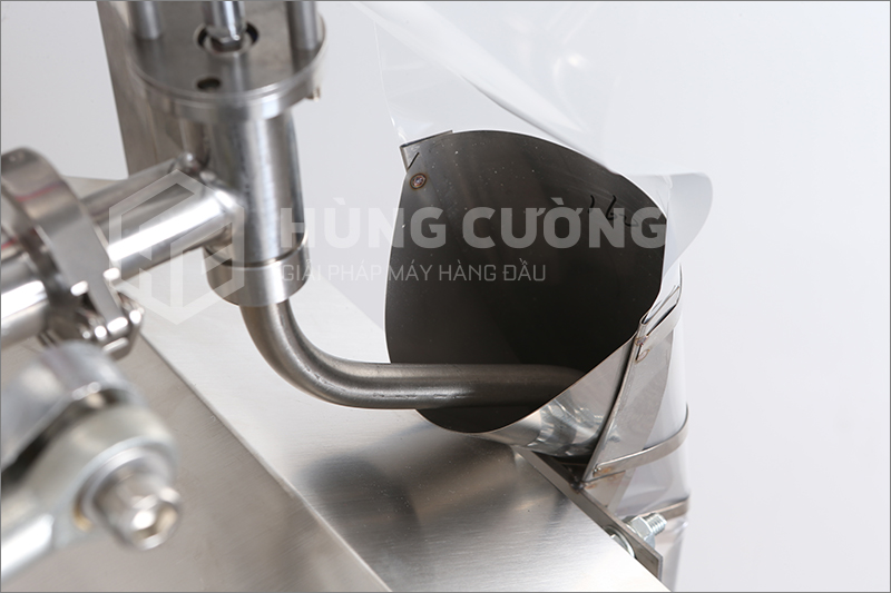 May-dong-goi-dang-set-sot-gia-vi-gs-20-piston-khi-bon-dung (5)