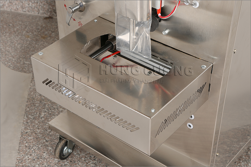 May-dong-goi-hat-dung-can-dien-tu-qb-30-tui-dan-lung (4)