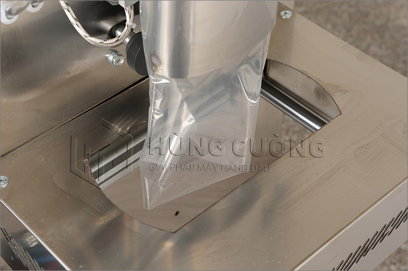 May-dong-goi-hat-dung-can-dinh-luong-qb-40 (6)