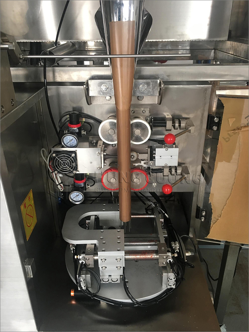 7. May-dong-goi-tra-tui-tam-giac-sjb-04