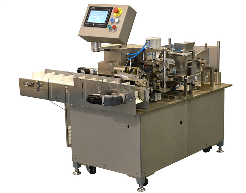 2. To-hop-may-dong-goi-tra-tui-tam-giac-dxdc50b-can-dinh-luong