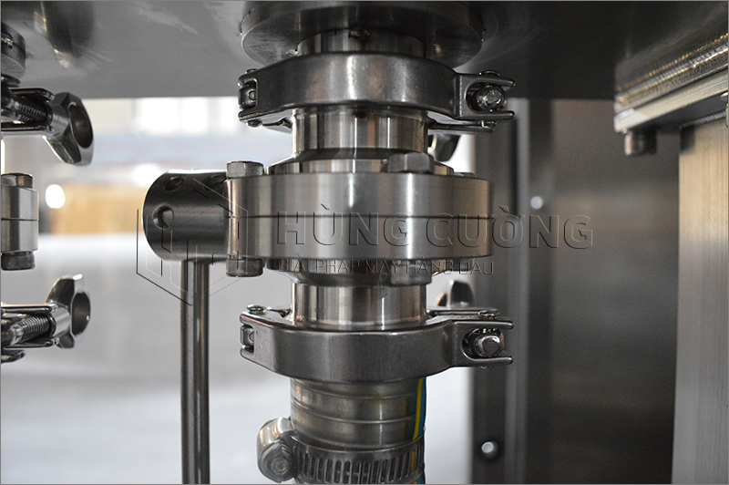 13. Day-chuyen-chiet-rot-dong-nap-tu-dong-bom-piston-8-dau-chiet