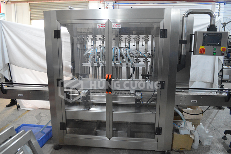 2 Day-chuyen-chiet-rot-dong-nap-tu-dong-bom-piston-8-dau-chiet