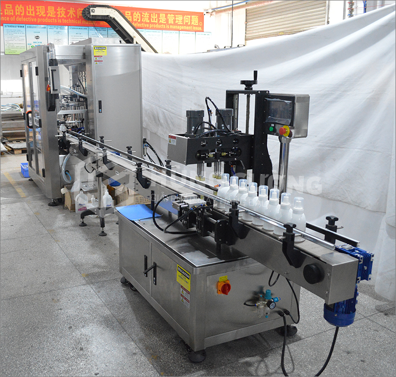 4. Day-chuyen-chiet-rot-dong-nap-tu-dong-bom-piston-8-dau-chiet