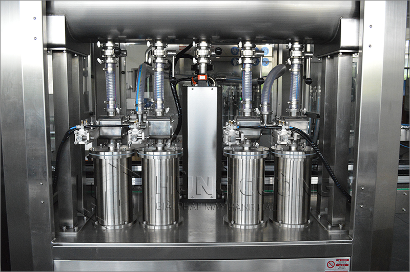 4. May-chiet-rot-bom-piston-tu-dong-2-dau-chiet