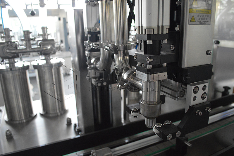 5. May-chiet-rot-bom-piston-tu-dong-2-dau-chiet