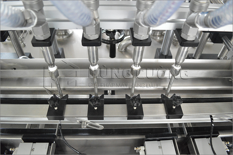 4. May-chiet-rot-com-piston-tu-dong-4-dau-chiet