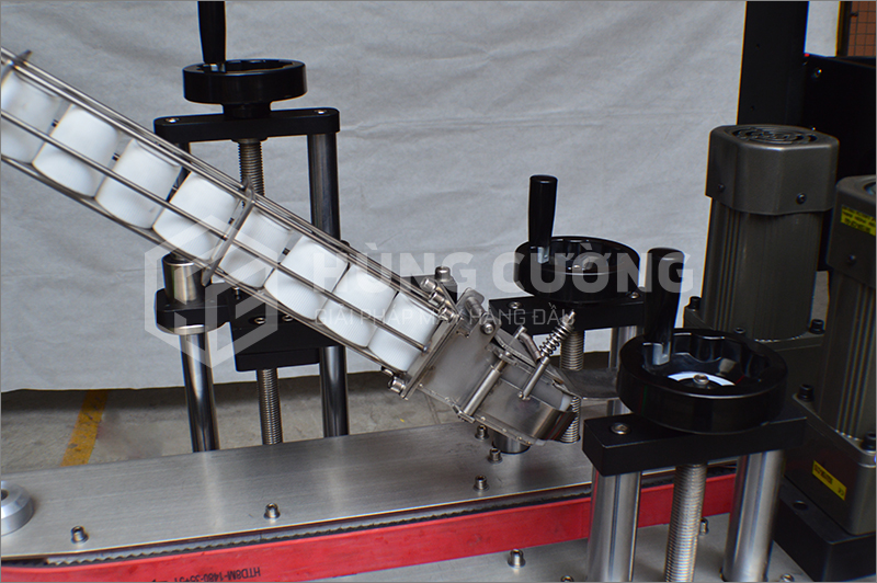 15. Day-chuyen-chiet-rot-dong-nap-tu-dong-tu-chay-12-dau-chiet